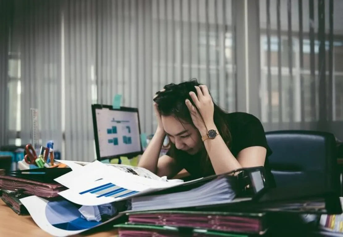 Job Stress: Gejala, Dampak Negatif, & 8 Tips Jitu Hadapinya