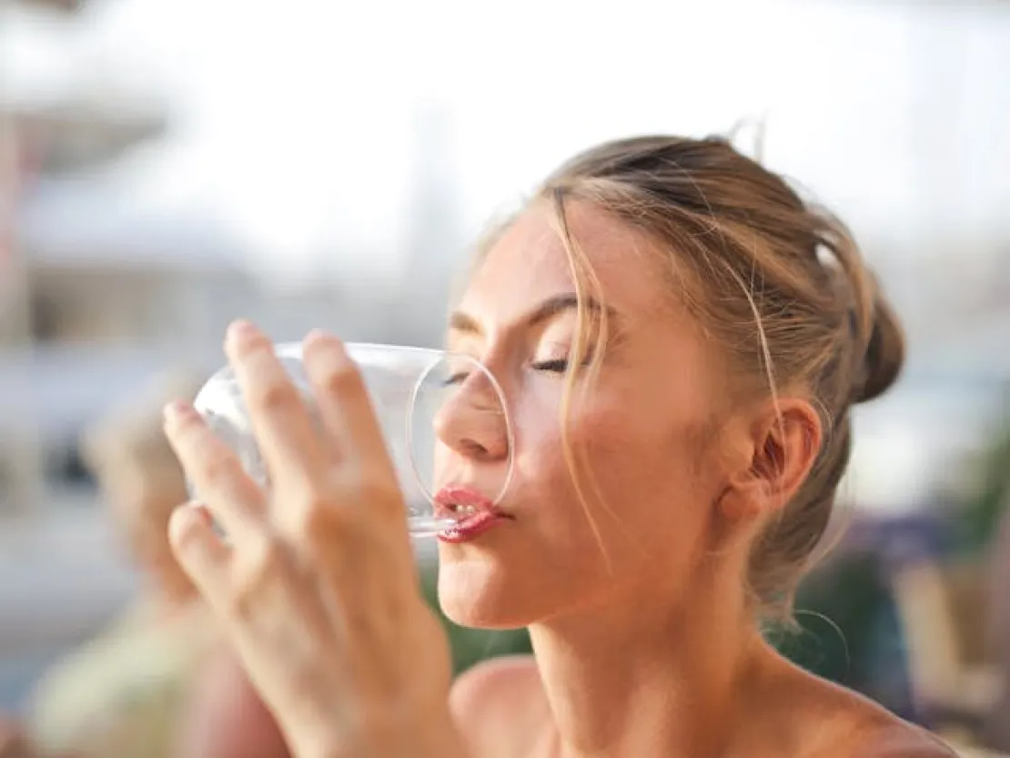 Manfaat Minum Air Hangat di Pagi Hari & Tips Merutinkannya