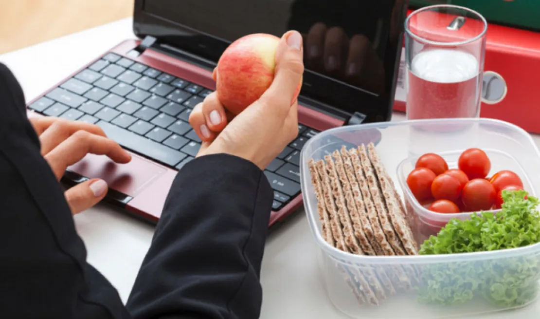 7 Cara Mudah Menjaga Pola Makan Walau Tengah Sibuk Bekerja!