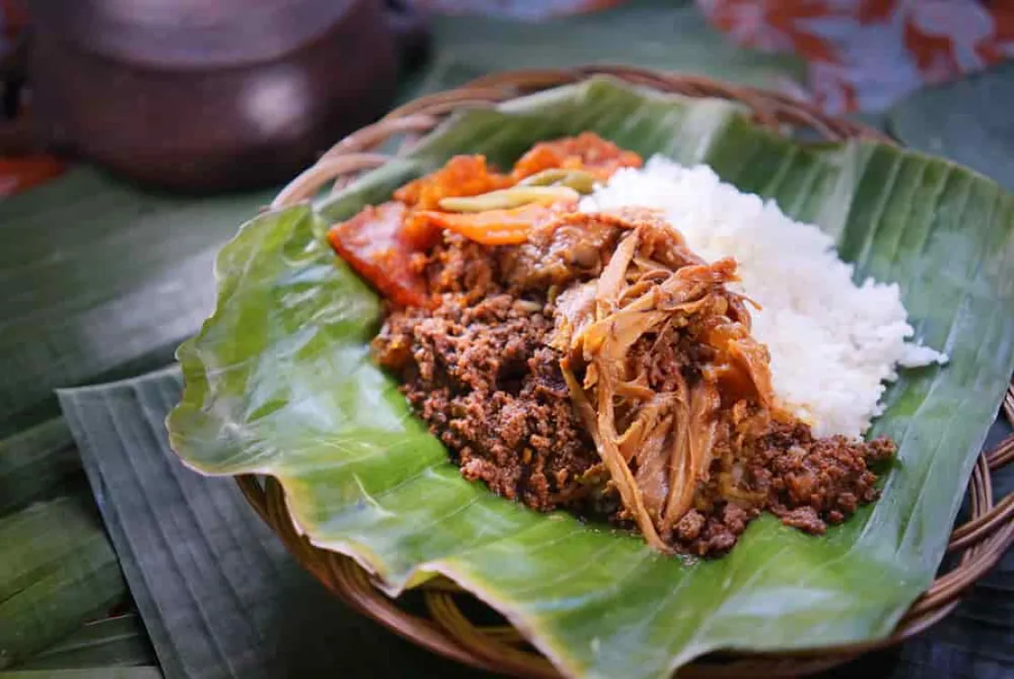 Tidak Selalu Manis, Ini 5 Jenis Gudeg Jogja yang Pedas dan Unik!