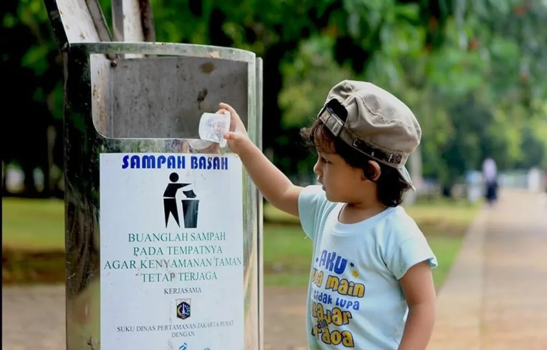 5 Cara Mengajarkan Anak Memilah Sampah Sejak Usia Dini