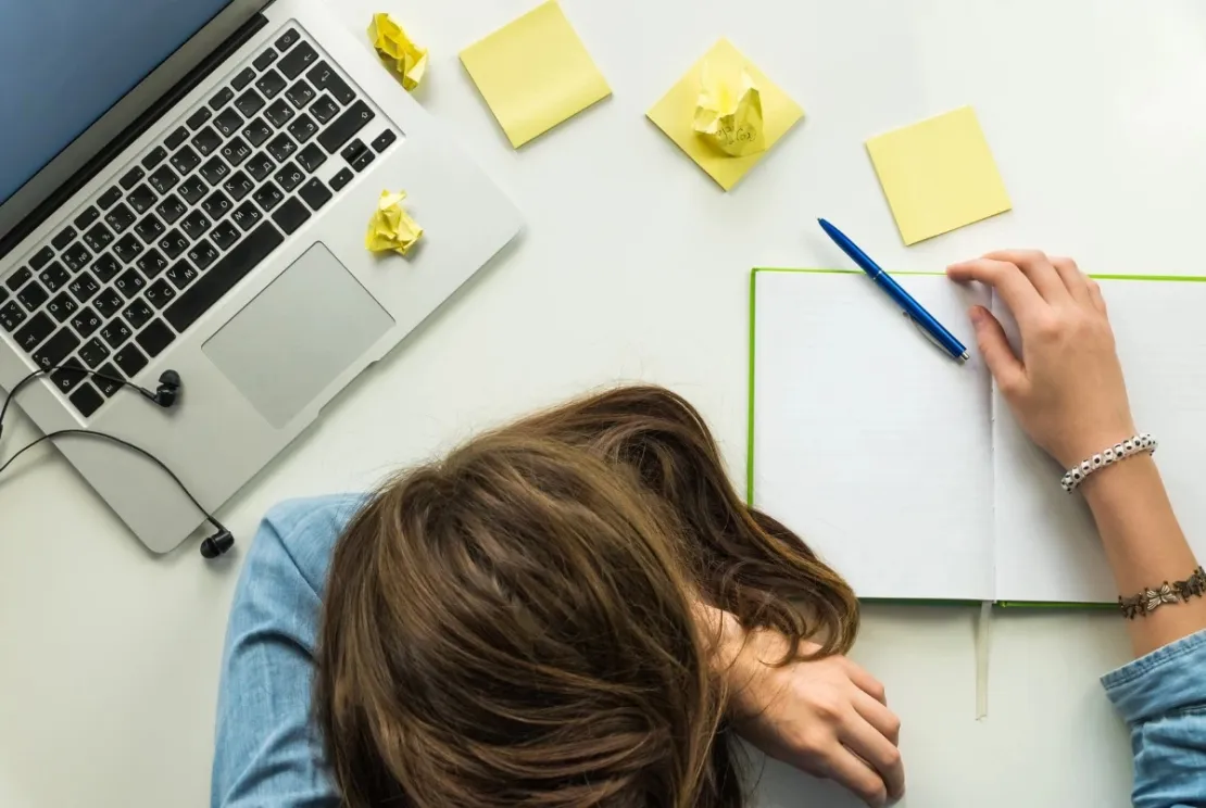 7 Tanda Bekerja Terlalu Keras, Hati-hati Alami Burnout!