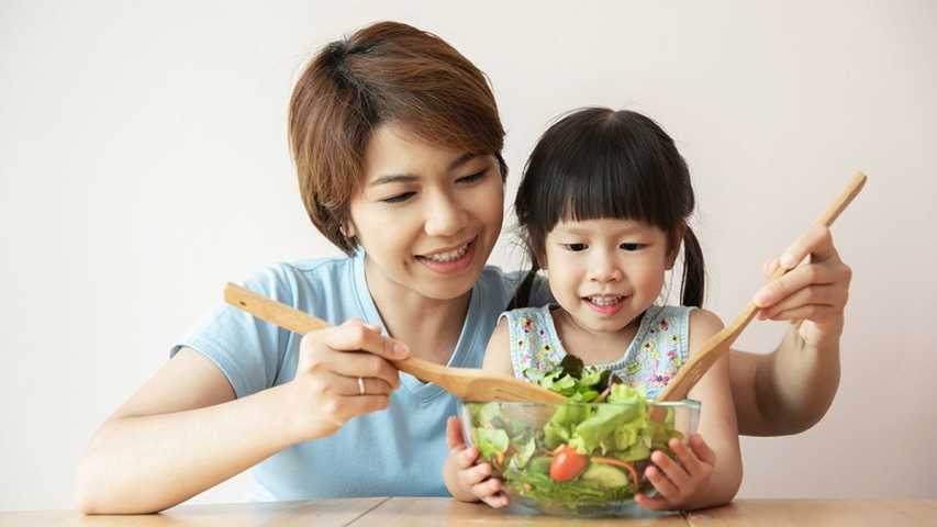 Mendidik Anak Soal Kebiasaan Makan Sehat, Perlu Dilakukan Sejak Dini ...